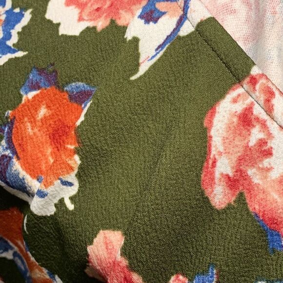 Green Envelope Women's Green Floral 3/4 Bell Sleeve Blouse Size 2X - Picture 6 of 6